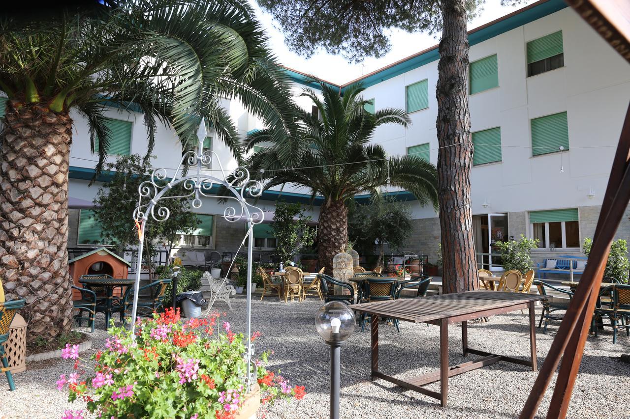 Hotel Massimo Marina di Cecina Exterior foto